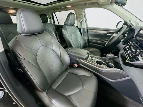 Used 2024 Toyota Highlander Platinum AWD/4WD image 46