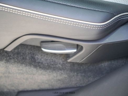 Used 2021 Bentley Bentayga image 98