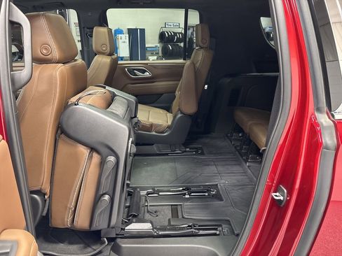 Used 2024 Chevrolet Suburban High Country AWD/4WD image 38