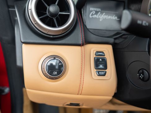 Used 2010 Ferrari California RWD image 18