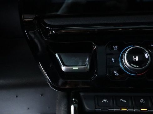 Used 2024 GMC Sierra 1500 AT4 w/ Technology Package image 39