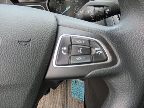Used 2018 Ford Focus SE FWD image 23