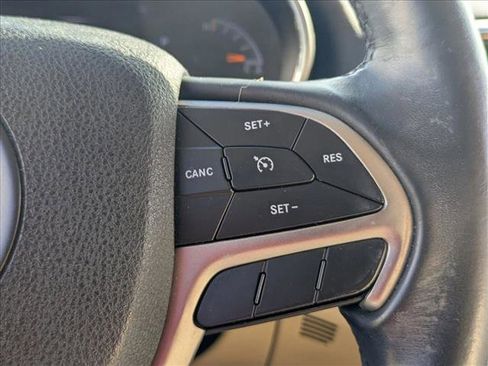 Used 2018 Jeep Grand Cherokee Laredo image 13