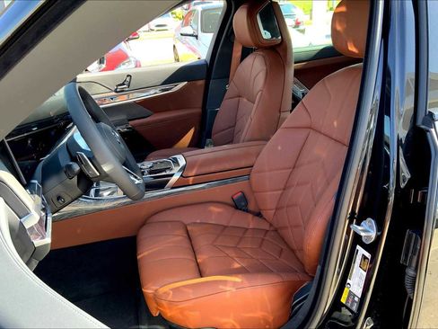 New 2025 BMW i7 xDrive60 image 9