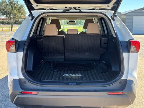 Used 2021 Toyota RAV4 XLE w/ Convenience Package image 6