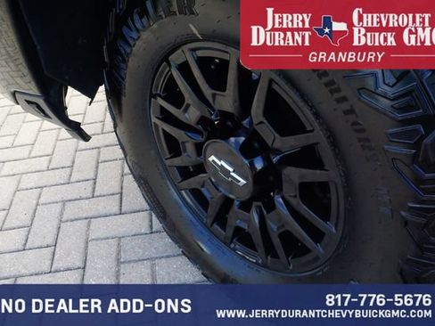 Used 2024 Chevrolet Silverado 2500 ZR2 w/ Technology Package AWD/4WD image 9
