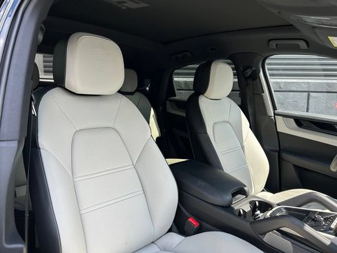 Certified 2025 Porsche Cayenne S AWD/4WD image 23