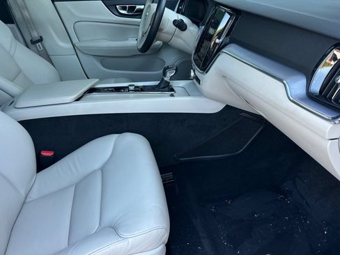 Used 2019 Volvo S60 T6 Momentum w/ Multimedia Package AWD/4WD image 15