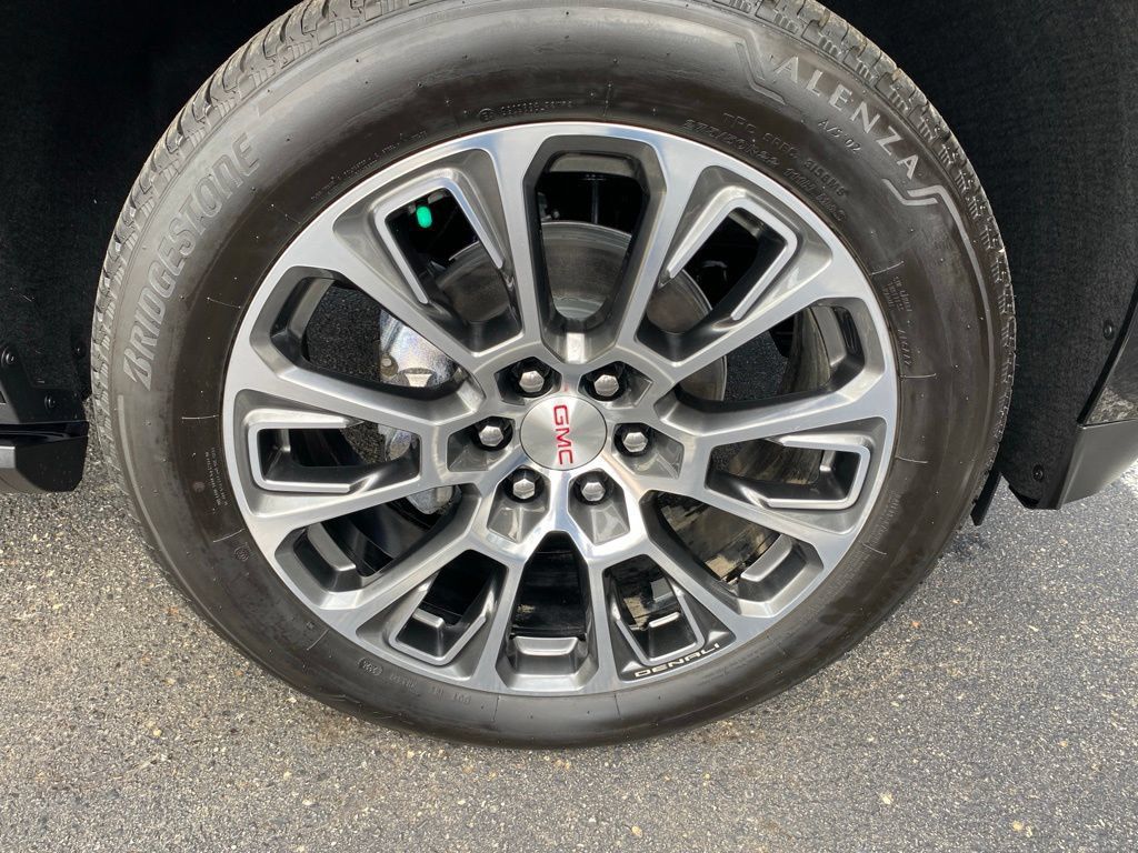 Used 2026 GMC Yukon Denali w/ Sun & Power Step Package AWD/4WD image 9