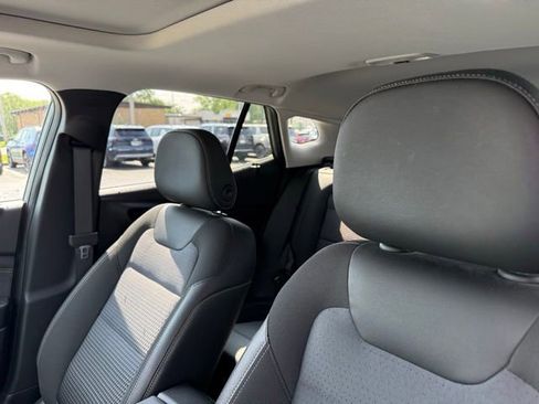 Used 2025 Chevrolet Trax LT w/ Sunroof Package FWD image 8