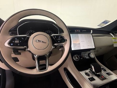 Certified 2026 Jaguar F-PACE R-Dynamic S AWD/4WD image 18