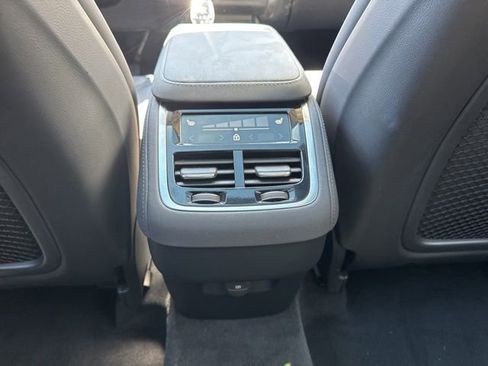 Used 2025 Volvo XC90 B6 Plus image 17
