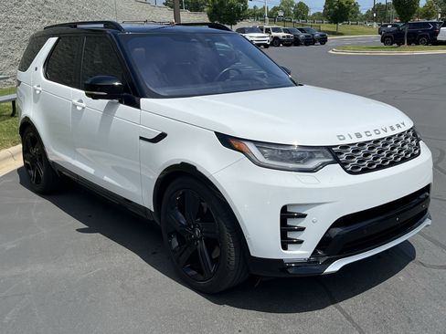 Certified 2023 Land Rover Discovery Metropolitan Edition AWD/4WD image 10