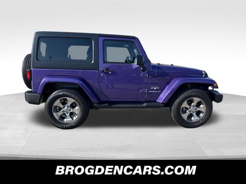 Used 2017 Jeep Wrangler Sahara w/ Connectivity Group AWD/4WD image 2