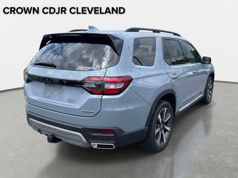 Used 2024 Honda Pilot Touring image 5
