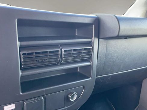 Used 2019 GMC Savana 3500 RWD image 12