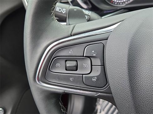 Used 2023 Buick Envision Avenir image 22