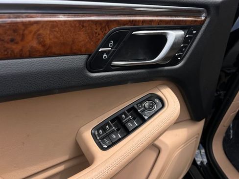 Used 2023 Porsche Macan AWD/4WD image 12