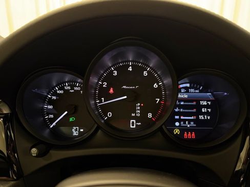Certified 2026 Porsche Macan Turbo AWD/4WD image 18