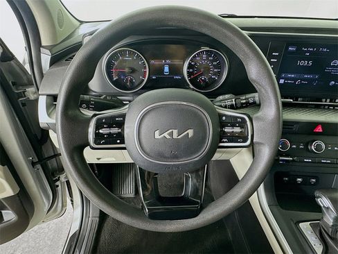 Certified 2022 Kia Carnival LX image 22