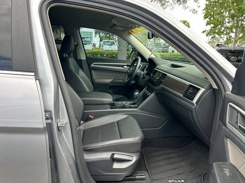 Used 2023 Volkswagen Atlas SE w/ Black Wheel Package FWD image 41