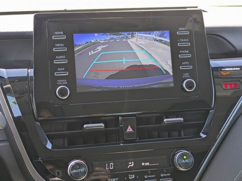 Used 2021 Toyota Camry SE FWD image 20