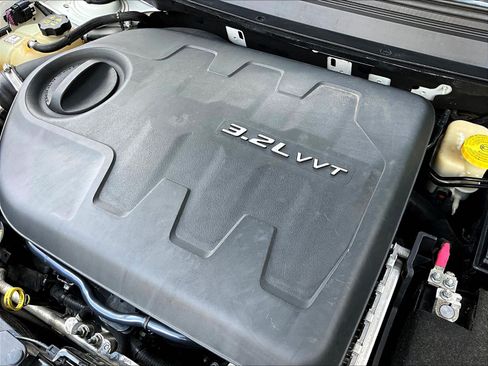 Used 2014 Jeep Cherokee Limited w/ Luxury Group AWD/4WD image 31