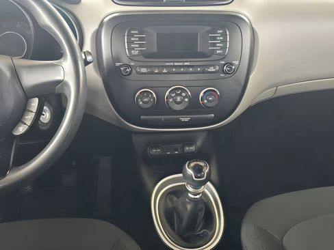 Used 2014 Kia Soul image 29