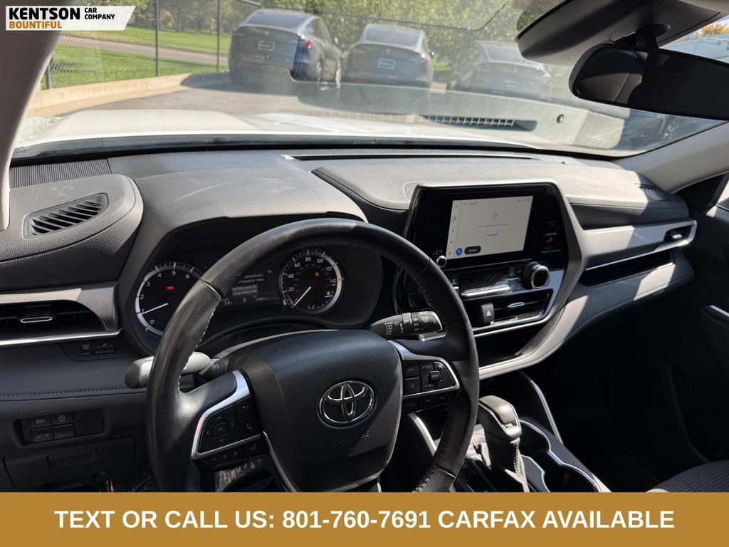 Used 2025 Toyota Highlander LE AWD/4WD image 26