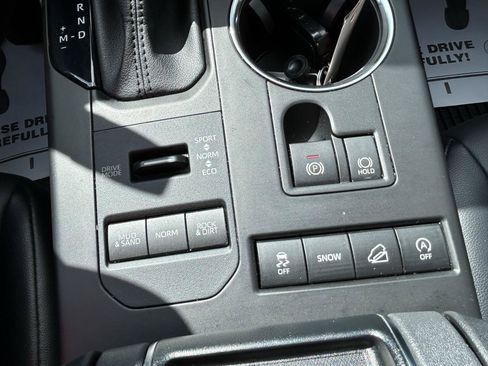 Used 2021 Toyota Highlander XLE AWD/4WD image 28