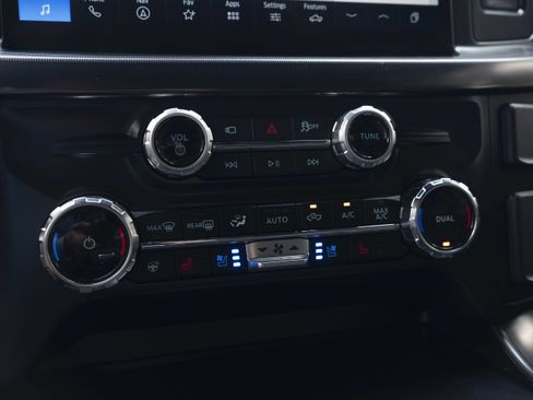 Used 2025 Ford F150 Lariat AWD/4WD image 30
