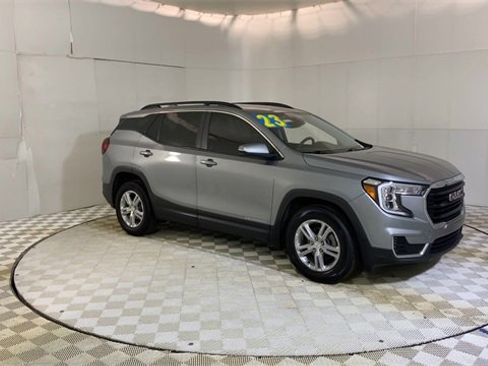 Used 2023 GMC Terrain SLE w/ Driver Convenience Package image 2