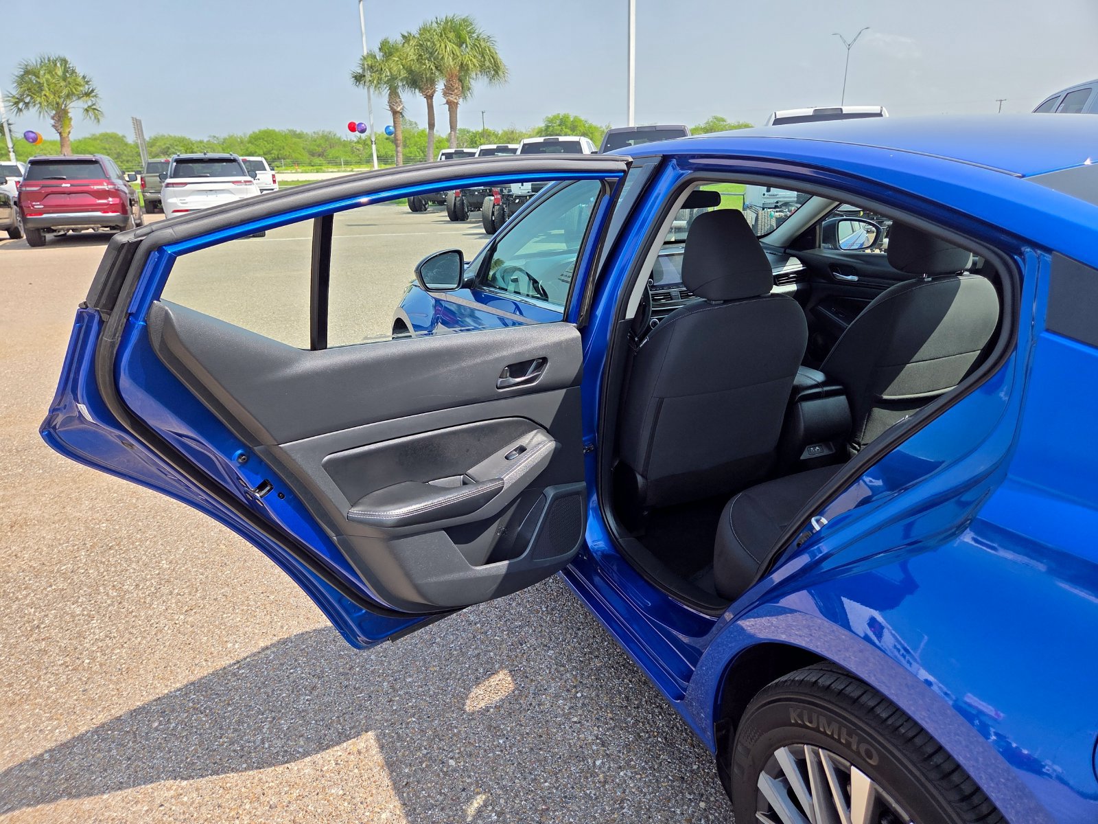 Used 2025 Nissan Altima 2.5 SV FWD image 14