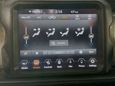 Used 2021 Jeep Gladiator Overland image 17