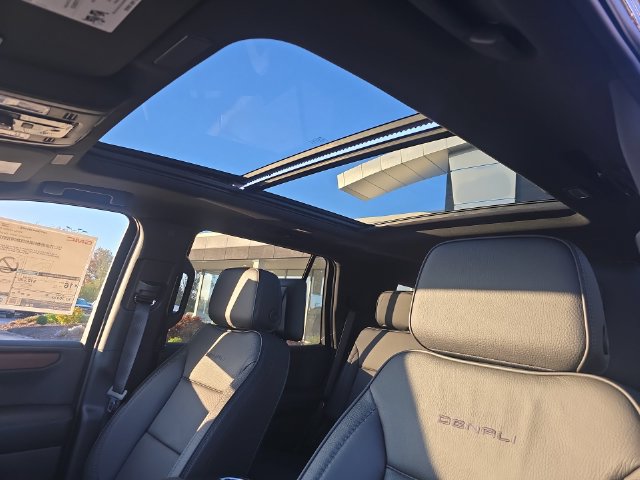 New 2027 GMC Yukon Denali w/ Denali Reserve Package AWD/4WD image 19