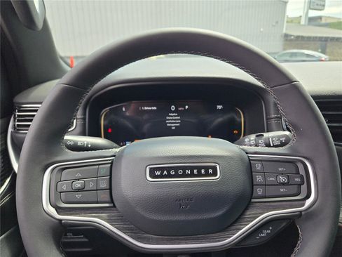 Used 2022 Jeep Wagoneer Series II AWD/4WD image 36