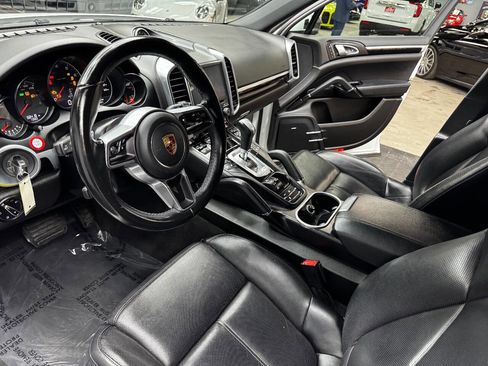 Used 2018 Porsche Cayenne image 30
