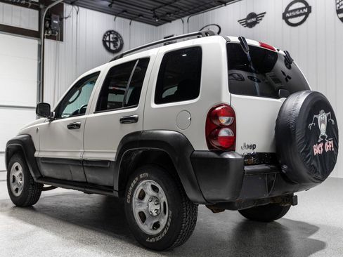 Used 2007 Jeep Liberty Sport image 4