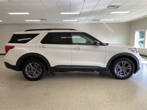 Used 2022 Ford Explorer XLT w/ Equipment Group 202A image 6