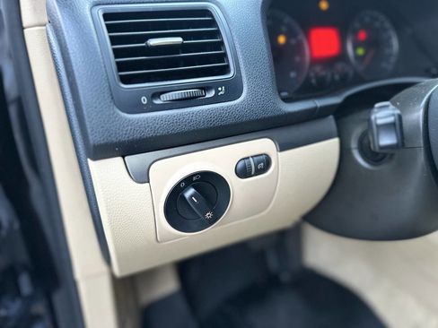 Used 2009 Volkswagen Jetta SE image 13