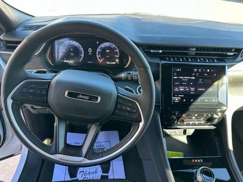 Certified 2025 Jeep Grand Cherokee Altitude image 18