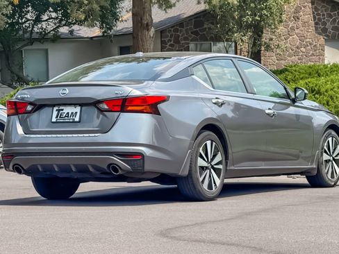 Used 2021 Nissan Altima 2.5 SV w/ SV Premium Package FWD image 4