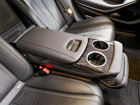 Used 2019 Mercedes-Benz S 560 4MATIC Sedan w/ Premium Package image 31