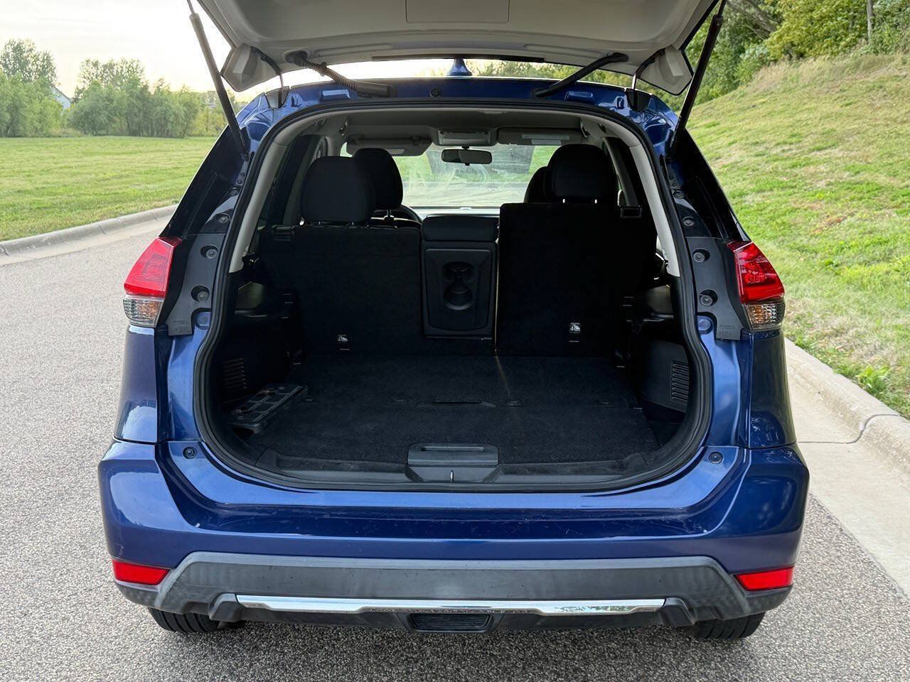 Used 2018 Nissan Rogue S AWD/4WD image 5