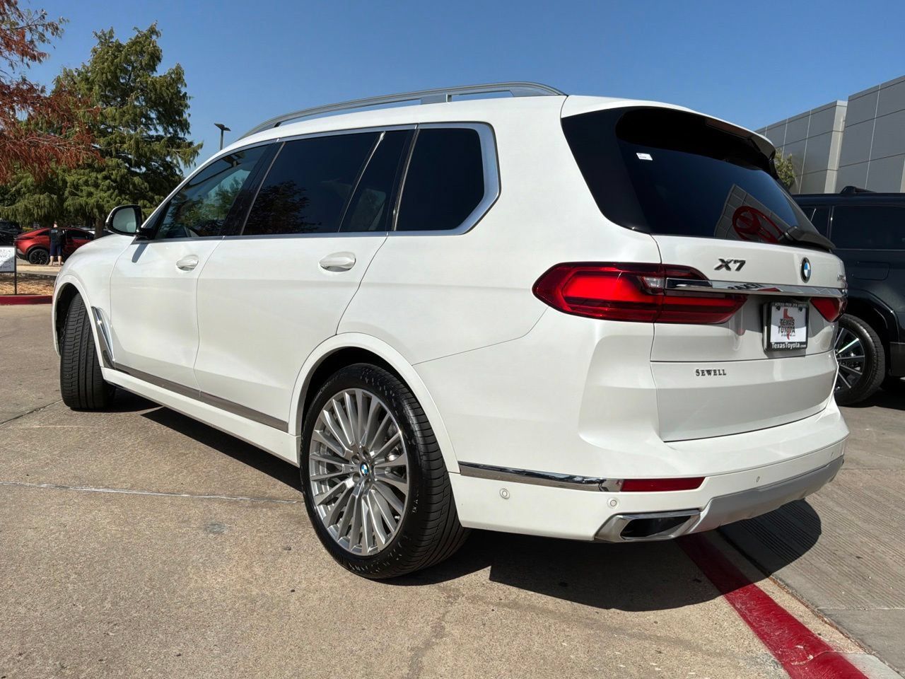 Used 2020 BMW X7 xDrive40i w/ Premium Package AWD/4WD image 8