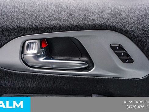 Used 2025 Chrysler Pacifica Limited FWD image 52