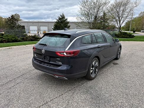 Used 2018 Buick Regal Preferred w/ Sights and Sounds Package AWD/4WD image 9