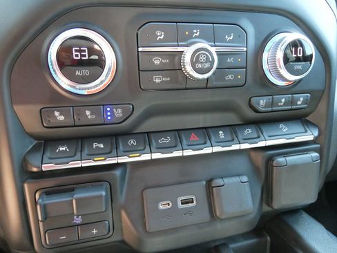 Used 2020 GMC Sierra 1500 AT4 w/ Off-Road Performance Package AWD/4WD image 29