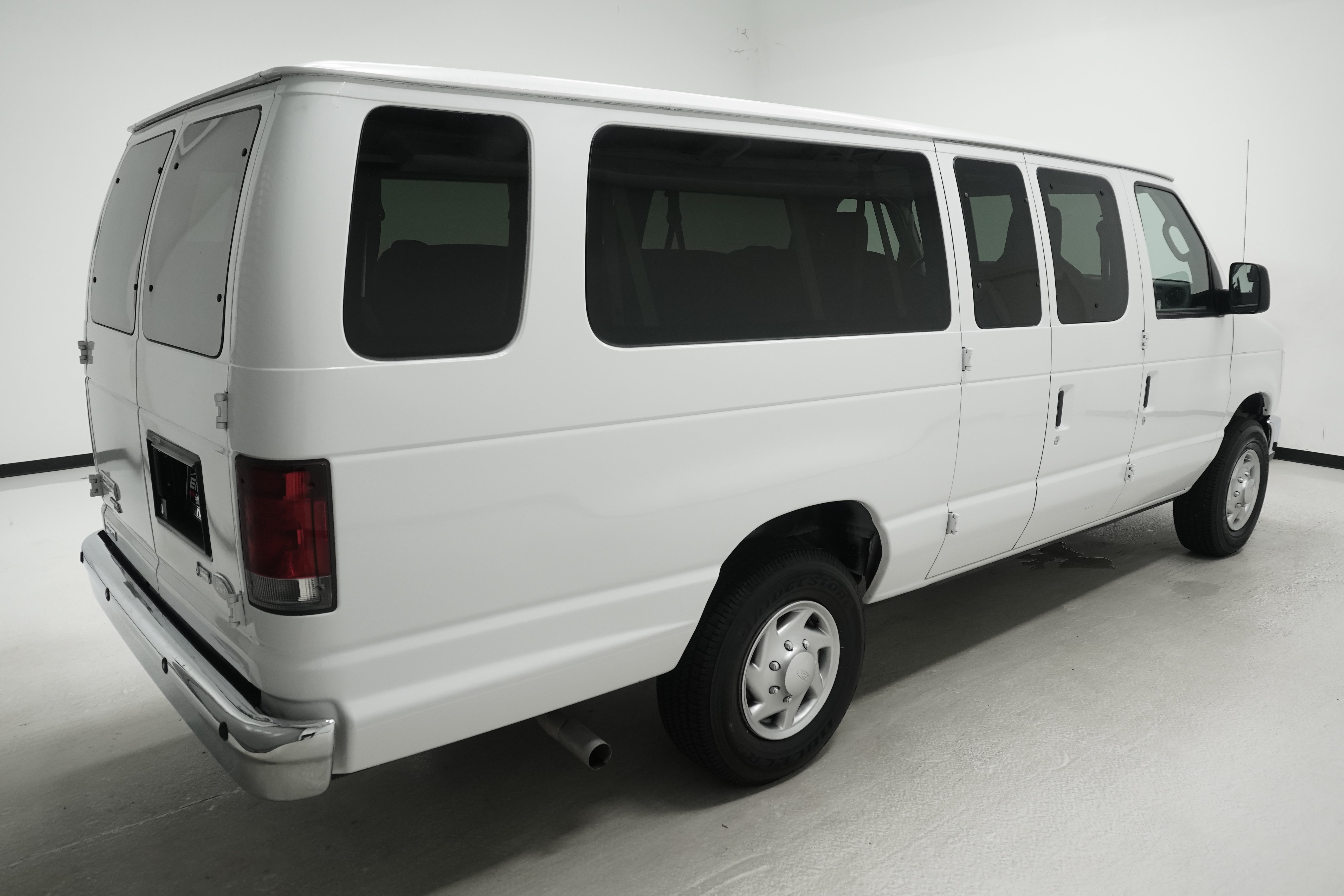 Used 2014 Ford E-350 and Econoline 350 XLT RWD image 4