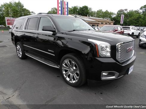 Used 2015 GMC Yukon XL Denali w/ Touring Package AWD/4WD image 3